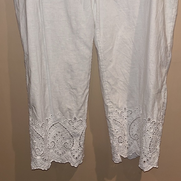 Chicos ladies pants 100% size US 18 / 3.5 white with eyelit lace bottom detail - Picture 3 of 9